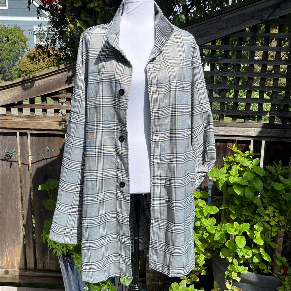 Ocorder Plus, Black and White Plaid Women's Shirt/Jacket. Size 2X